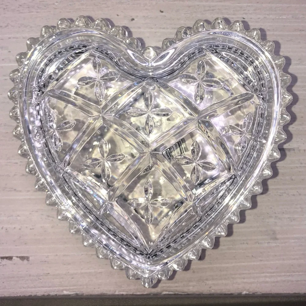 Mikasa Vintage Tender Love Heart Potpourri holder crystal Trinket box with lid - Picture 1 of 9